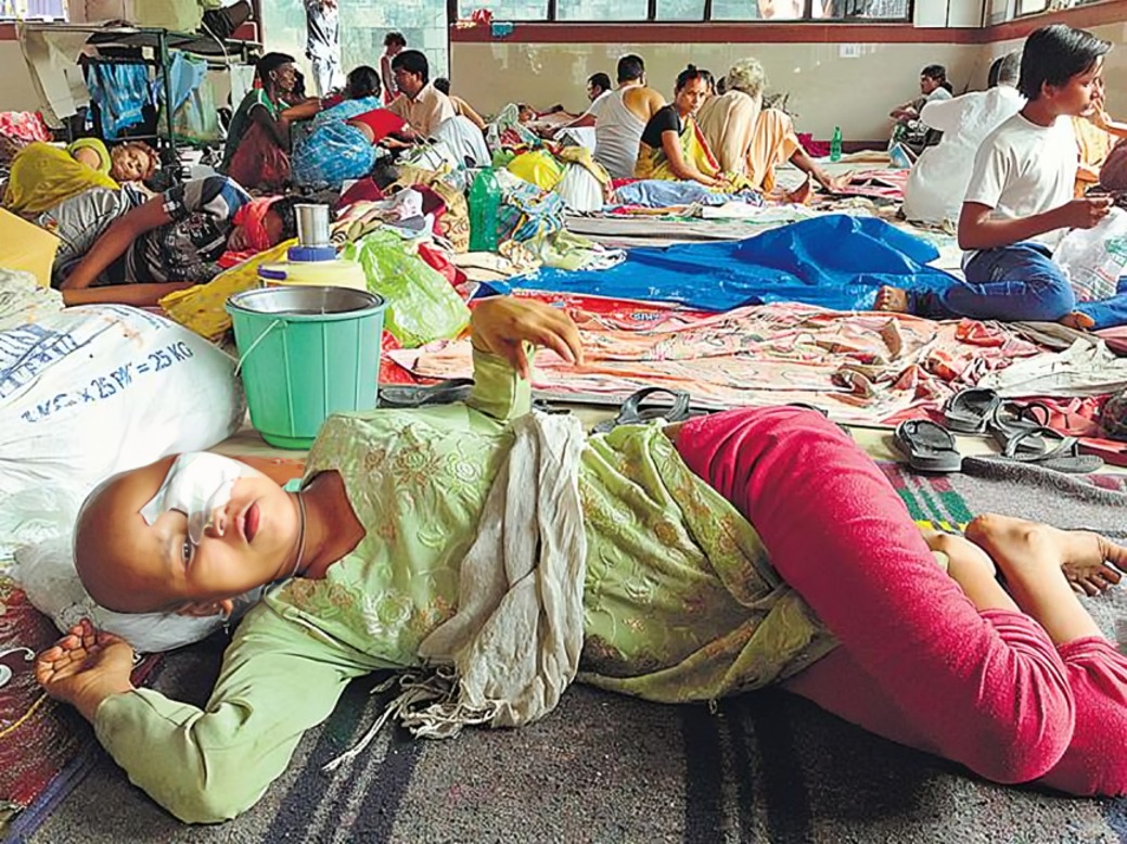 Patients not getting bed and lying on the floor with the lack of beds in the hospital. 